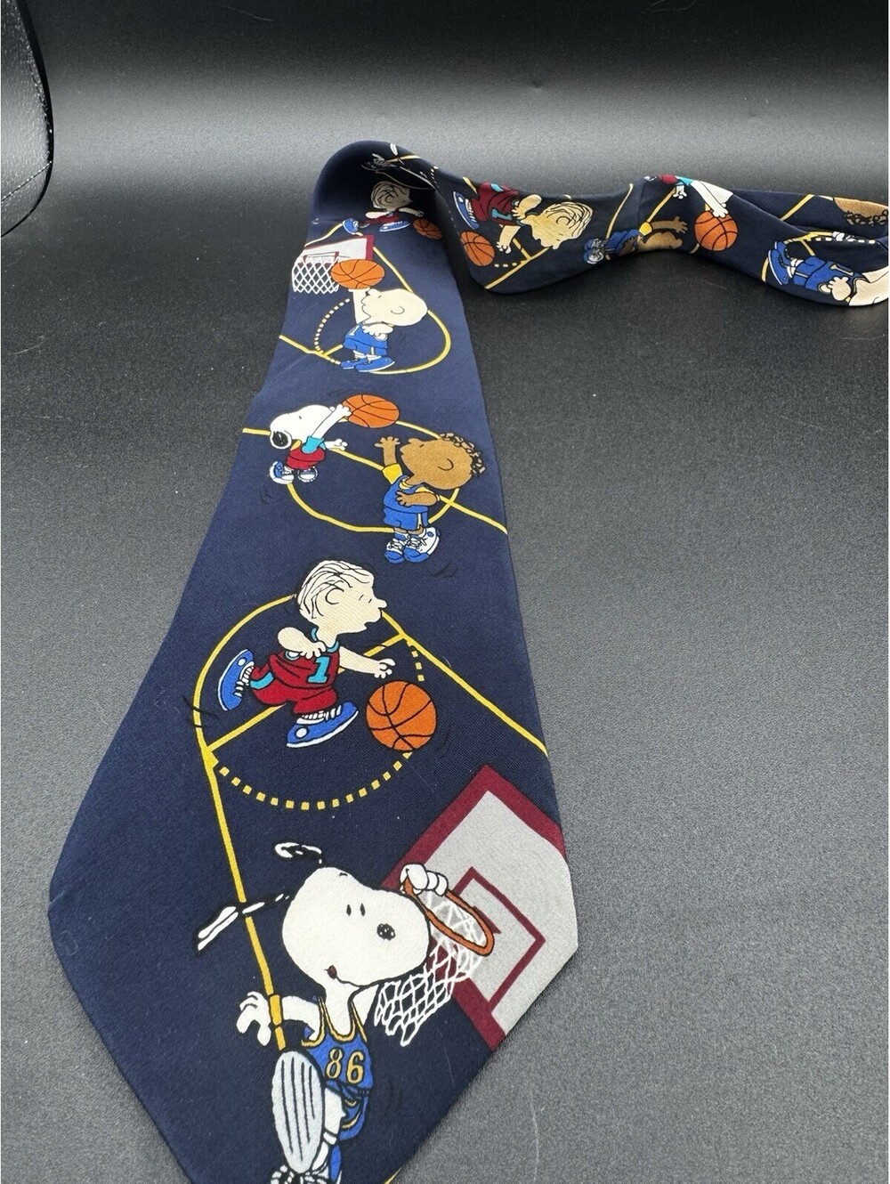 Vintage Peanuts Snoopy Basketball Silk Necktie Charlie Brown Sports Tie